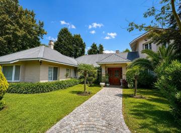 Casa · 338m² · 6 Ambientes · 3 Cocheras · Venta Casa en El Exclusivo Country Club Carmel, Pilar
