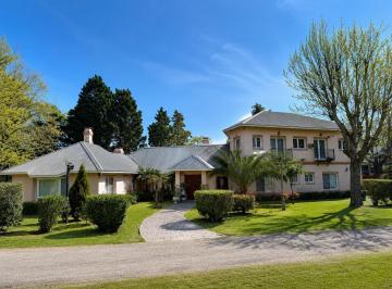Casa · 338m² · 6 Ambientes · 3 Cocheras · Venta Casa en El Exclusivo Country Club Carmel, Pilar