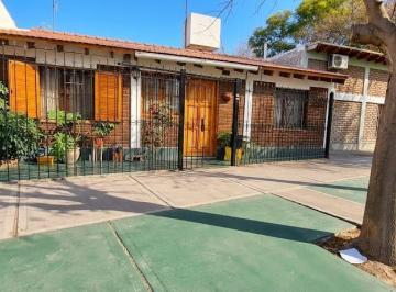 Casa · 90m² · 6 Ambientes · 2 Cocheras · Oportunidad Hermosa Casa en Venta 3 Dorm. con Quincho y Cochera en Barrio Viajantes, Las Heras
