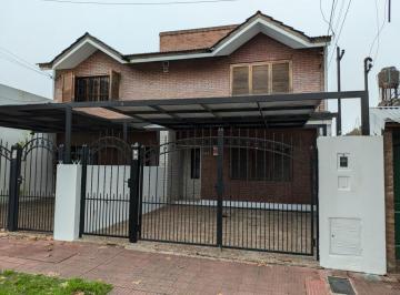 Casa · 70m² · 3 Ambientes · 1 Cochera · Se Alquila Casa en Alberdi