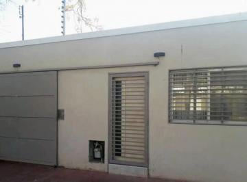 Casa · 84m² · 6 Ambientes · 1 Cochera · Remax Vende Casa Barrio Ferroviario