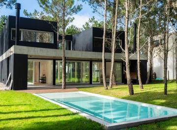 Casa · 288m² · 6 Ambientes · 2 Cocheras · Casa a La Venta en Marítimo IV - Costa Esmeralda