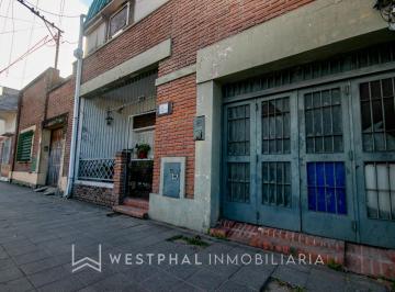 Casa · 200m² · 8 Ambientes · 1 Cochera · Casa a Reciclar o Terreno Para Emprendimiento - Alto Tránsito y Exposición