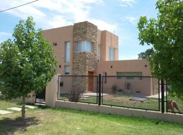 Casa · 120m² · 3 Ambientes · 2 Cocheras · Casa en San Pedro