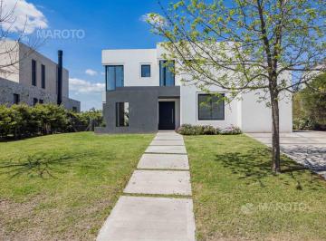 Casa · 240m² · 7 Ambientes · 2 Cocheras · Casa en Venta en Barrio El Canton Golf - Maroto Propiedades