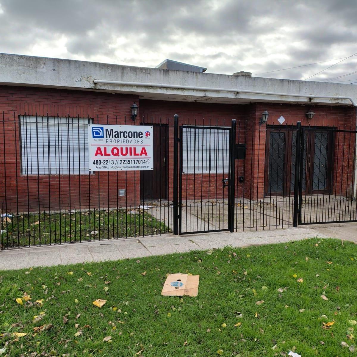 Casa al frente, 3 amb, 65m², 2 dorm, garage y patio