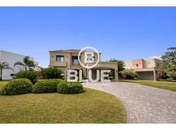 Casa · 433m² · 7 Ambientes · 2 Cocheras · Casa en Venta en Barrio Terralagos - Canning