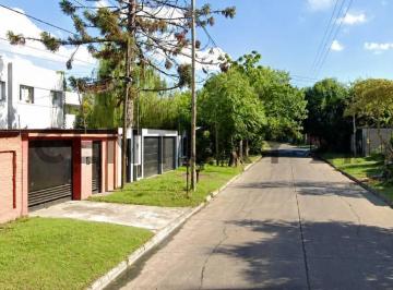 Casa · 155m² · 5 Ambientes · 3 Cocheras · Casa en Venta en City Bell de 3 Dorm. con Pileta