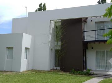 Casa · 163m² · 3 Dormitorios · 2 Cocheras · Venta Casa 3 Dorm Apta Credito Villa Muluen