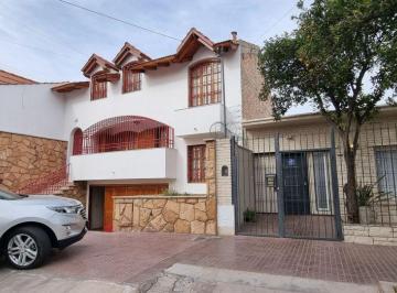 Casa de 5 ambientes, Godoy Cruz · Excelente Casa Barrio Bombal