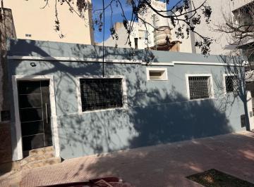 Casa · 90m² · 5 Ambientes · Casa - Alberdi