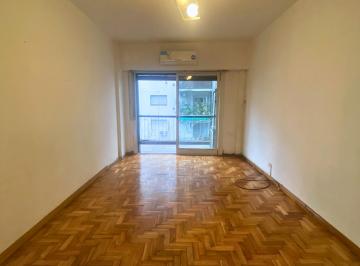 Departamento de 2 ambientes, Almagro · 2 Ambientes con Balcón en Almagro, Límite Caballito · Piso Alto Al Frente