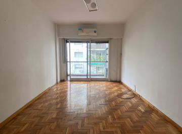 Departamento de 2 ambientes, Almagro · 2 Ambientes con Balcón en Almagro, Límite Caballito · Piso Alto Al Frente