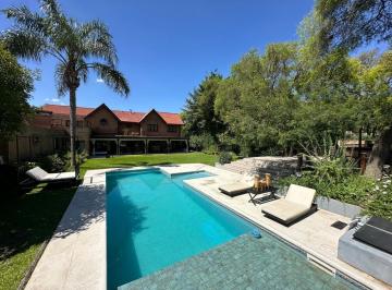 WhatsApp Image 2026-01-03 at 11.21.33 (1).jpeg · Venta de Casa en Country Las Delicias. 5 Dorm.. Pileta.