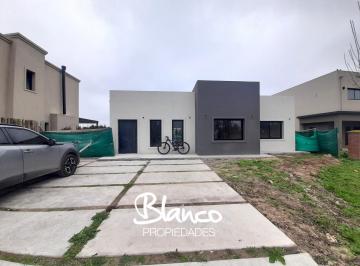 Casa · 180m² · 4 Ambientes · 1 Cochera · Casa a Estrenar en Venta en Santo Tomas, Derqui, Pilar, G. B. a. Zona Norte