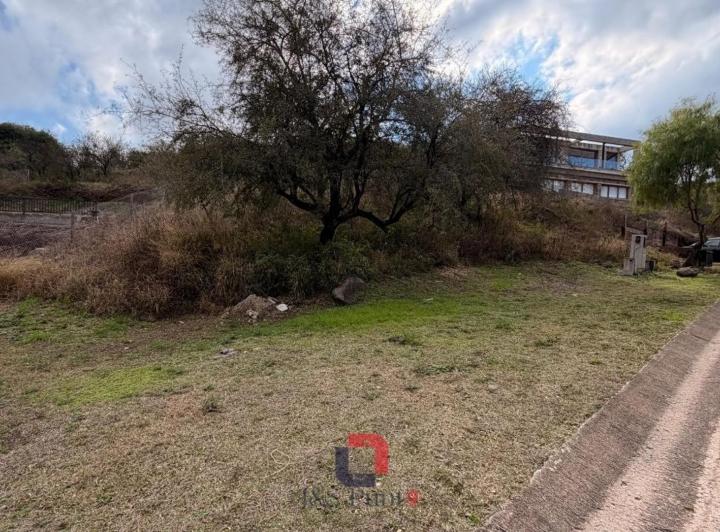 Terreno · 943m²