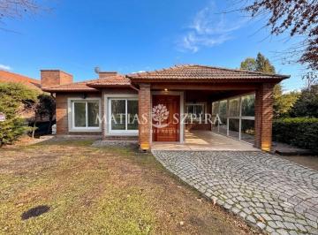 Casa · 130m² · 4 Ambientes · 1 Cochera · Casa en Venta 4 Ambientes en Country Club Banco Provincia