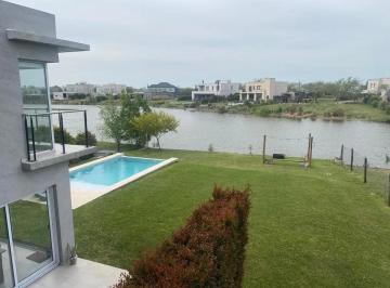 Casa · 220m² · 4 Dormitorios · 2 Cocheras · Moderna Casa a Laguna en Venta en El Canton Islas