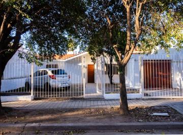 Casa de 4 ambientes, Córdoba · Casa en Venta con Pileta a 3 Cuadras de Av Armada Argentina