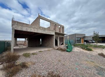 Casa de 9 ambientes, Maipú · Obra Gruesa en Barrio Privado Las Retamas | Proyecto Premium Sobre Lote de 608 m²
