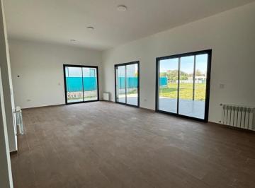 Casa · 135m² · 4 Ambientes · 2 Cocheras · Casa en Venta de 3 Dorm. Financiada - Siete Soles