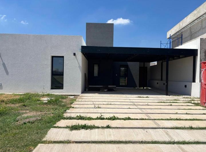 Casa · 135m² · 4 Ambientes · 2 Cocheras