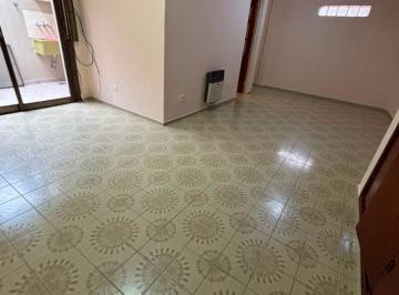 Departamento de 2 ambientes, Quilmes · Departamento de 2 Ambientes Primer Piso por Escalera. Sin Expensas!