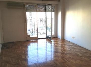 Departamento · 68m² · 3 Ambientes · Alquiler Cuatro Ambientes Piso Alto con Balcón - Muy Luminoso! Excelente Ubicación!
