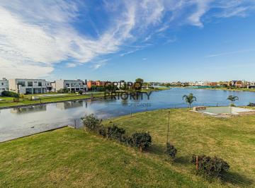 Casa · 317m² · 5 Ambientes · 4 Cocheras · Casa en Venta en San Lucas de 4 Ambientes con Dependencia y Salida a La Laguna