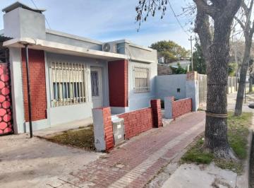 Casa de 4 ambientes, Capitán Bermúdez · Casa de 365 m² con 2 Dorm. en Venta en Capitán Bermúdez