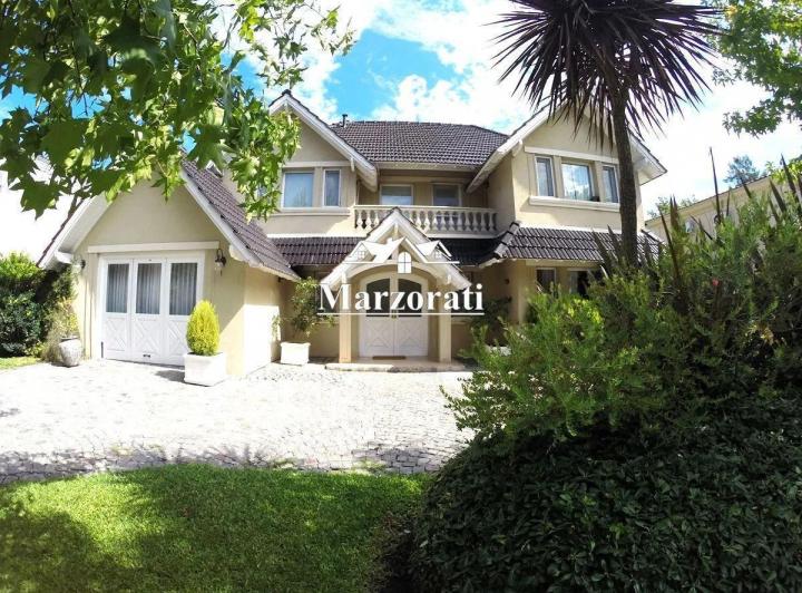 Casa · 290m² · 5 Ambientes · 1 Cochera
