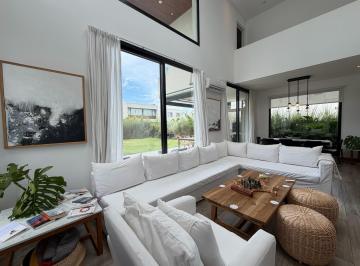 Casa · 210m² · 5 Ambientes · 3 Cocheras · Casa en Venta 5 Ambientes Los Castaños Nordelta