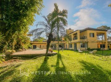 Casa · 331m² · 7 Ambientes · 3 Cocheras · Venta Importante Casa en Yerba Buena de 4 Dorm..