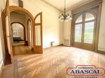 Departamento · 287m² · 7 Ambientes · 1 Cochera · Espectatular Departamento en Venta en Recoleta! Piso Entero de 4 Dorm. con Terraza Propia