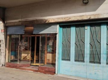 Casa · 200m² · 5 Ambientes · 2 Cocheras · Venta de Propiedad Multifuncional en Lanús Oeste.