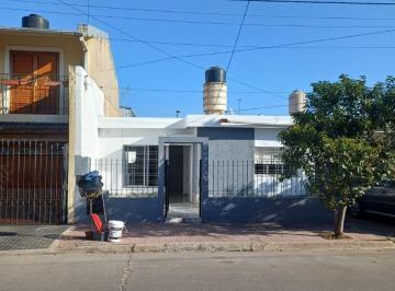 Casa de 6 ambientes, Córdoba · Casa en Alquiler de 2 Dorm. Damaso Centeno