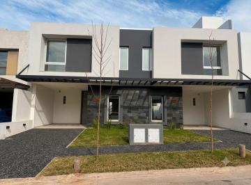 Casa · 122m² · 4 Ambientes · 2 Cocheras · Duplex 3 Dorm. Miradores de Manantiales