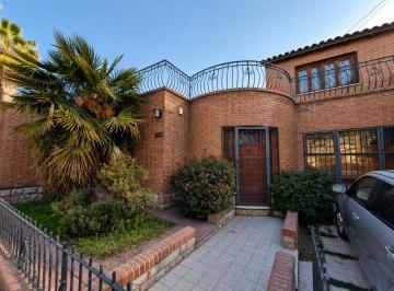 Casa de 6 ambientes, Guaymallén · Casa con Gran Potencial en Dorrego – Amplios Espacios, Excelente Lote y Ubicació