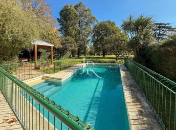 Casa · 1000m² · 5 Ambientes · 2 Cocheras · Casa con Potencial Para Remodelar, Inmejorable Lote con Vista Al Golf y Arboleda Añosa