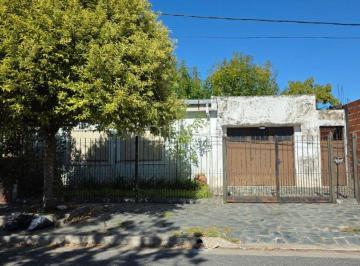 Casa de 3 ambientes, La Plata · Casa 2 Dorm., Cochera y Parque.