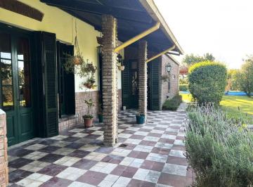 Casa · 140m² · 3 Ambientes · 1 Cochera · Casa 3 Ambientes con Pileta en Venta en Platanos