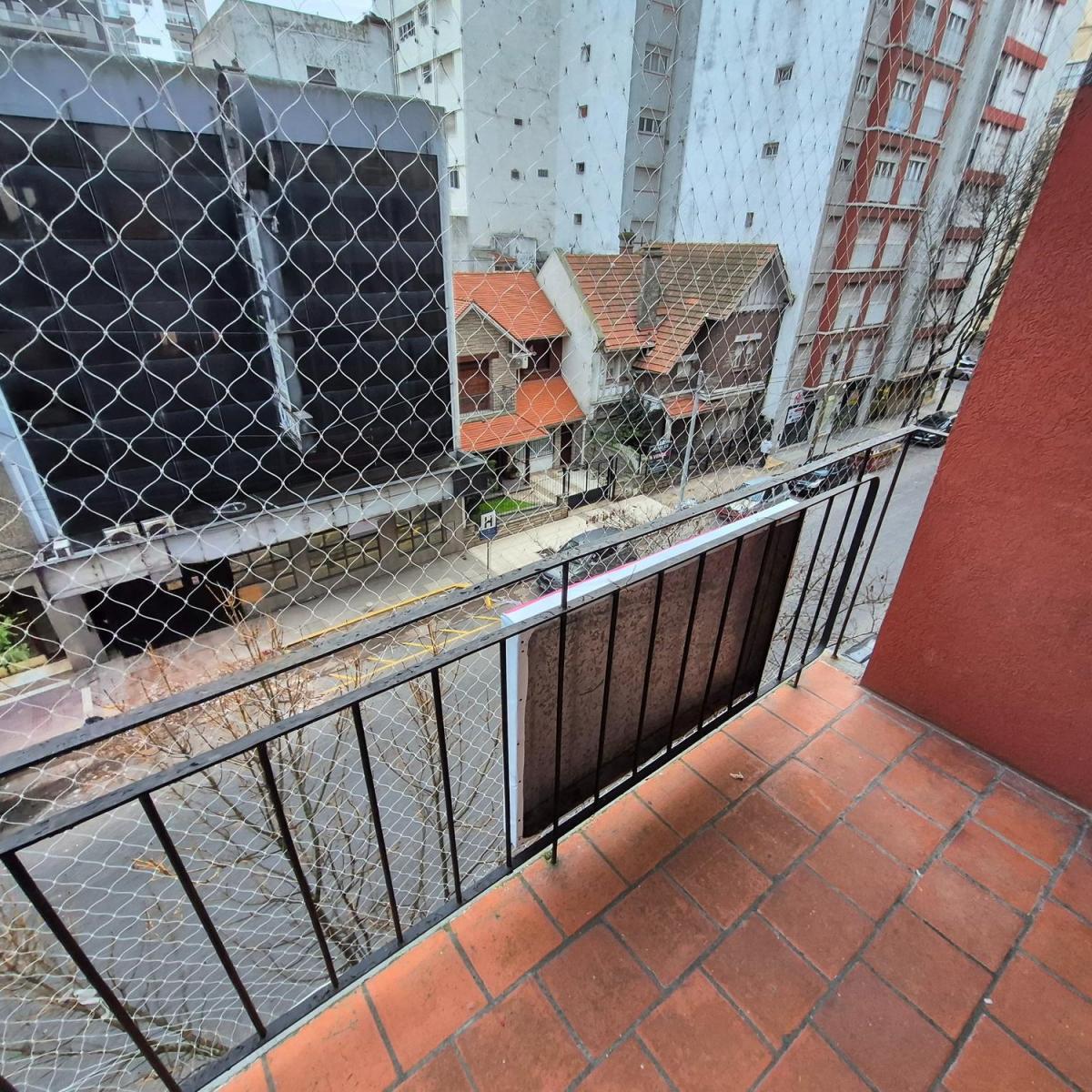 Alquiler 24 meses, 2 ambientes con balcón A la calle
