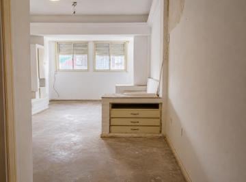 Departamento · 64m² · 4 Ambientes · Depto 4 Amb, a Reciclar en Balvanera, Limite con Recoleta.