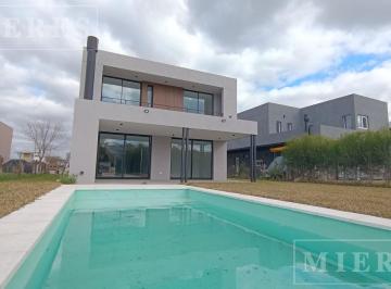 Casa · 188m² · 5 Ambientes · 1 Cochera · Casa en Venta con Renta Barrio Araucarias Puertos Escobar