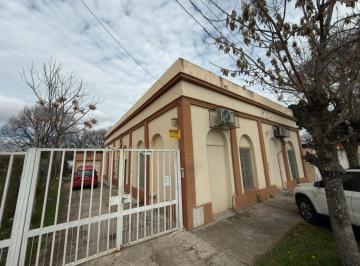 Casa · 220m² · 5 Ambientes · 1 Cochera · Casona con Terreno Amplio 3 Dorm.