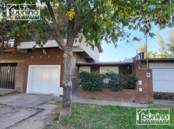 Casa · 150m² · 6 Ambientes · 2 Cocheras · Casa en Venta de 3 Dorm. en Granadero Baigorria - Apta Credito