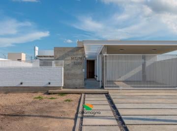 Casa · 167m² · 6 Ambientes · 4 Cocheras · Casa Premium 3 Dorm. Planta Baja Manantiales