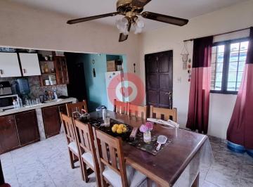 Casa · 70m² · 4 Ambientes · 1 Cochera · Casa en Catriel