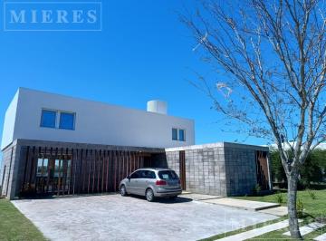 Casa · 195m² · 5 Ambientes · Casa Sobre Lote a La Laguna en Venta Apto Credito en Area 9 San Sebastian