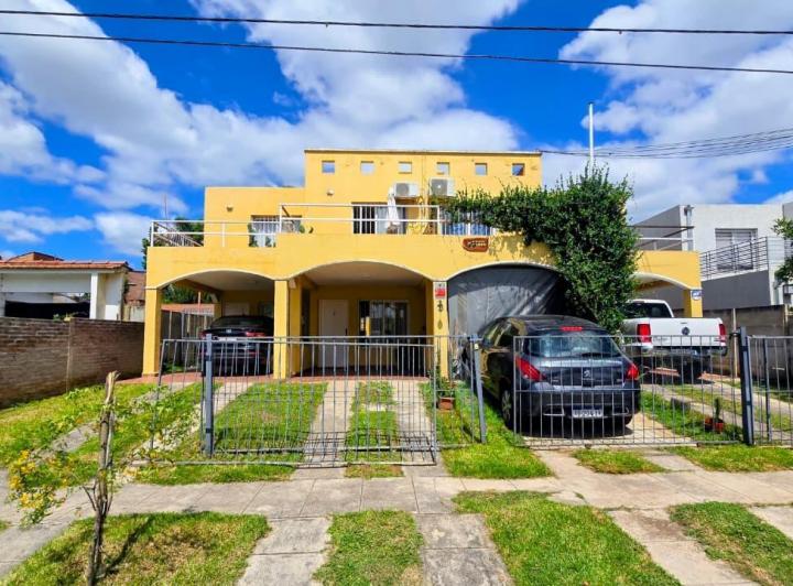 Casa · 82m² · 2 Dormitorios · 1 Cochera